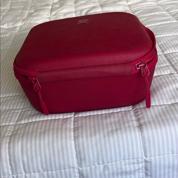 Hydro Flask Maroon Lunchbox - Picture 4 of 6